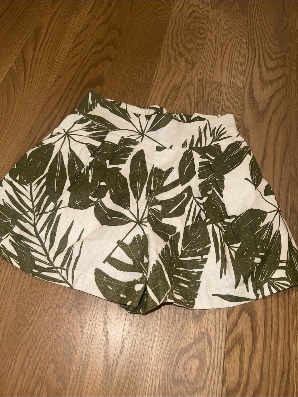Abercrombie & Fitch Linen Shorts with Olive Green Leaf Print NWOT